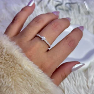 Anel solitário bolinhas